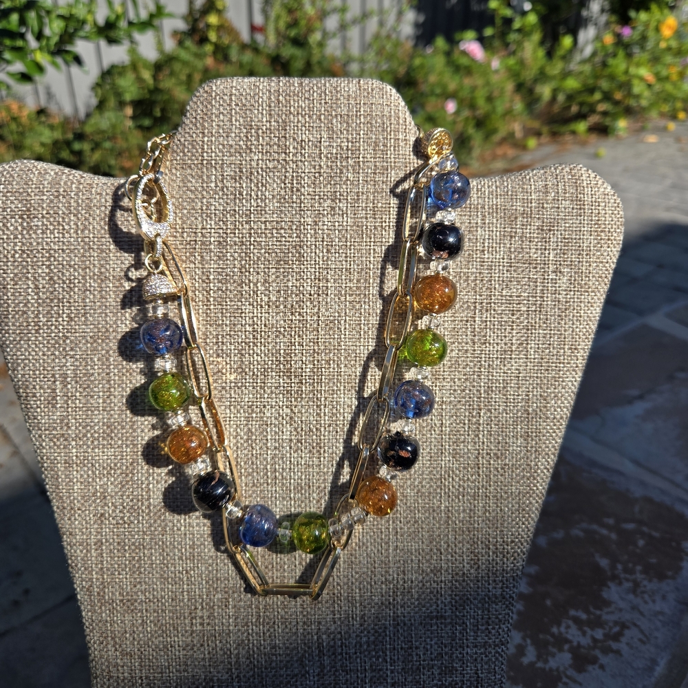 Elegant Multicolor Beaded Necklace - Picture 3 of 4